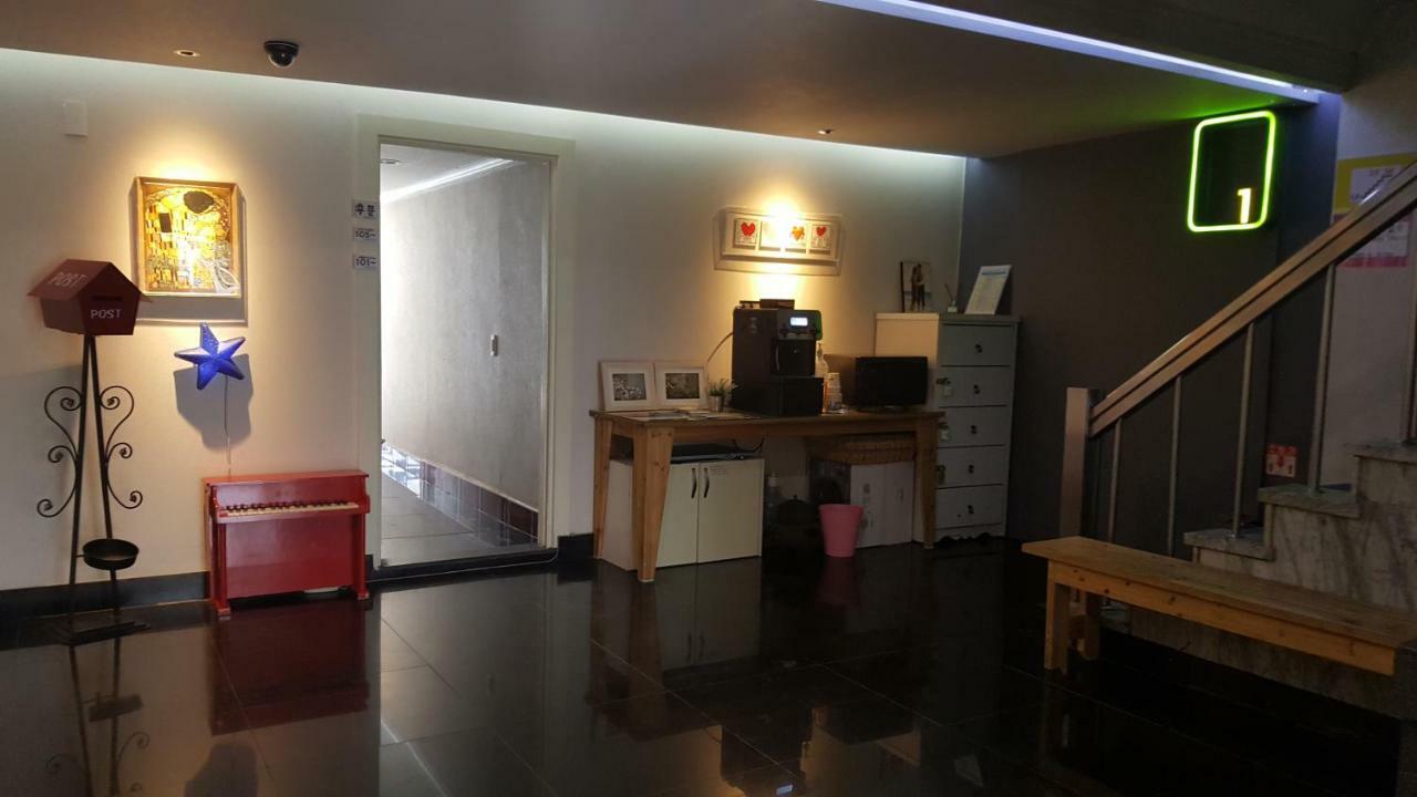Motel Gwangan Blue Moon Busan Esterno foto